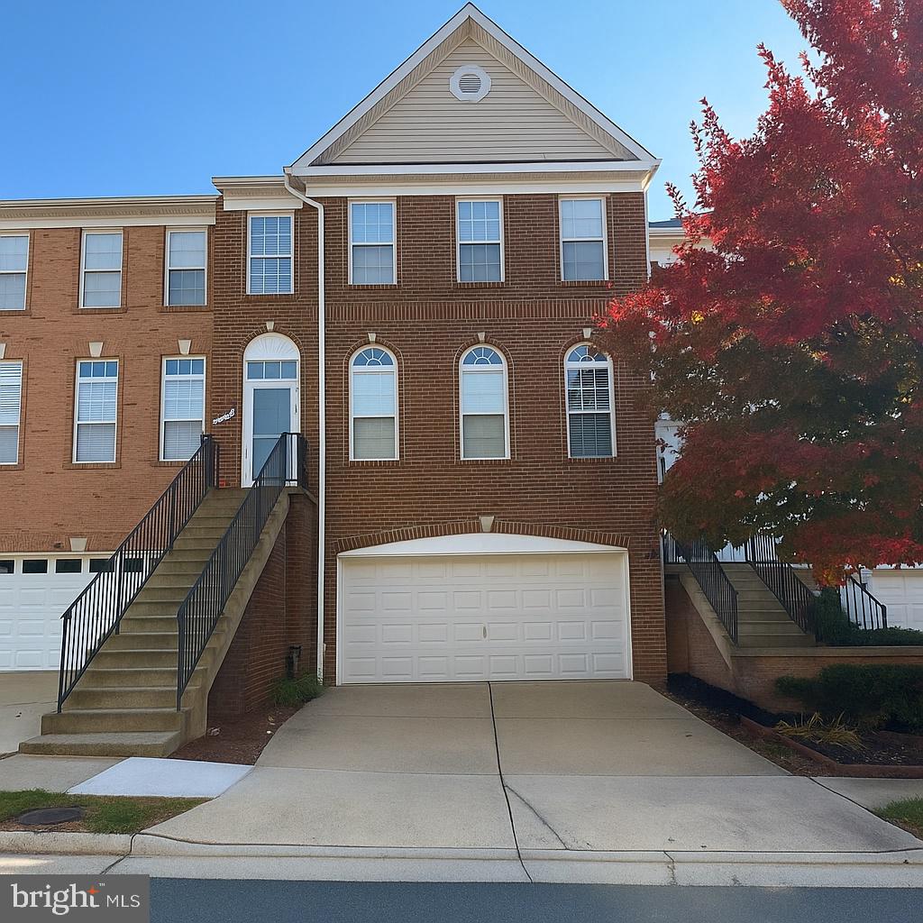 21480 TROWBRIDGE SQUARE