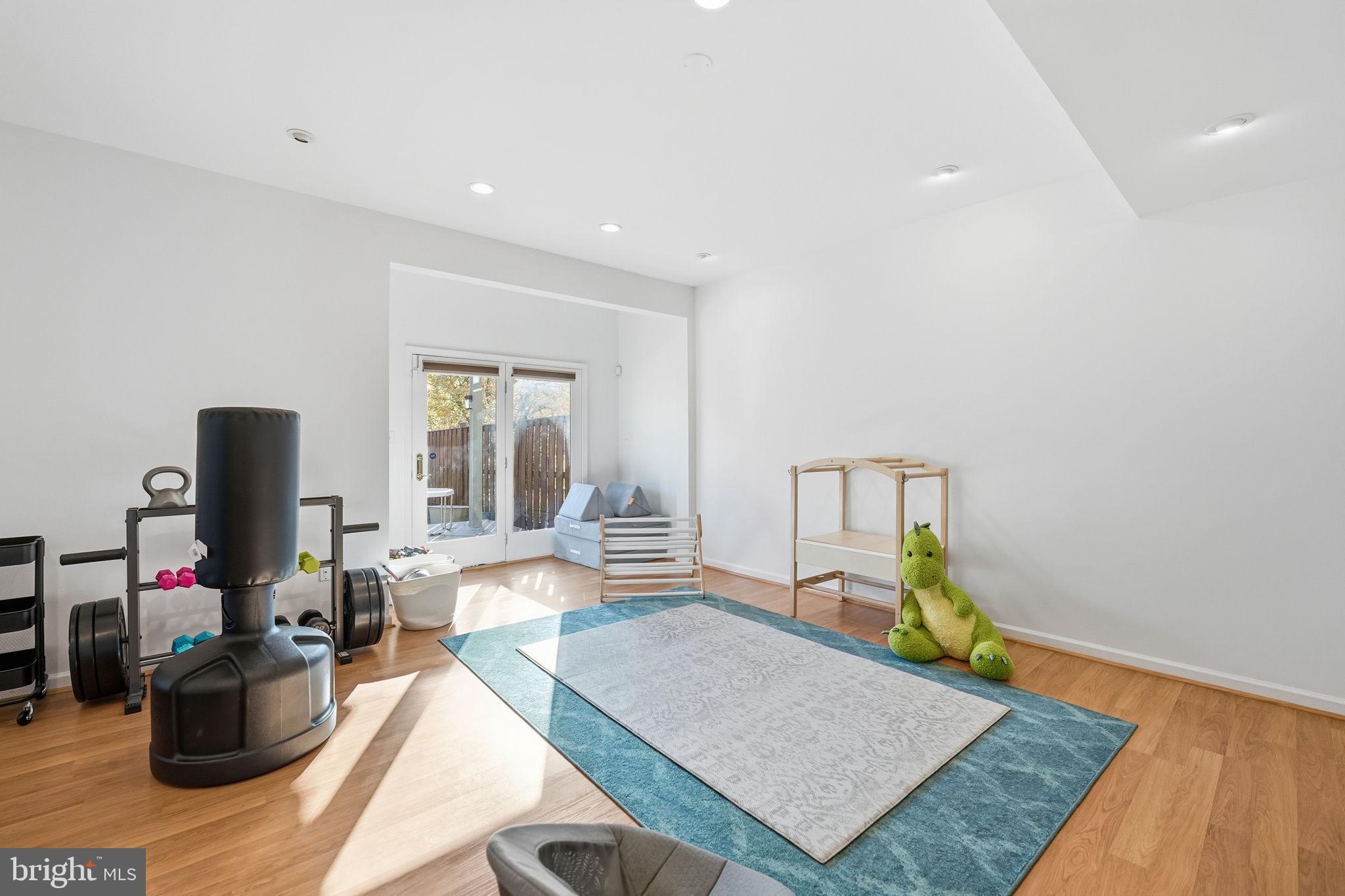 21480 TROWBRIDGE SQUARE