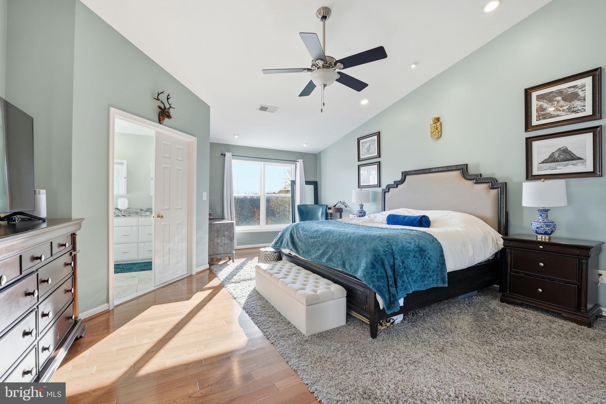 21480 TROWBRIDGE SQUARE