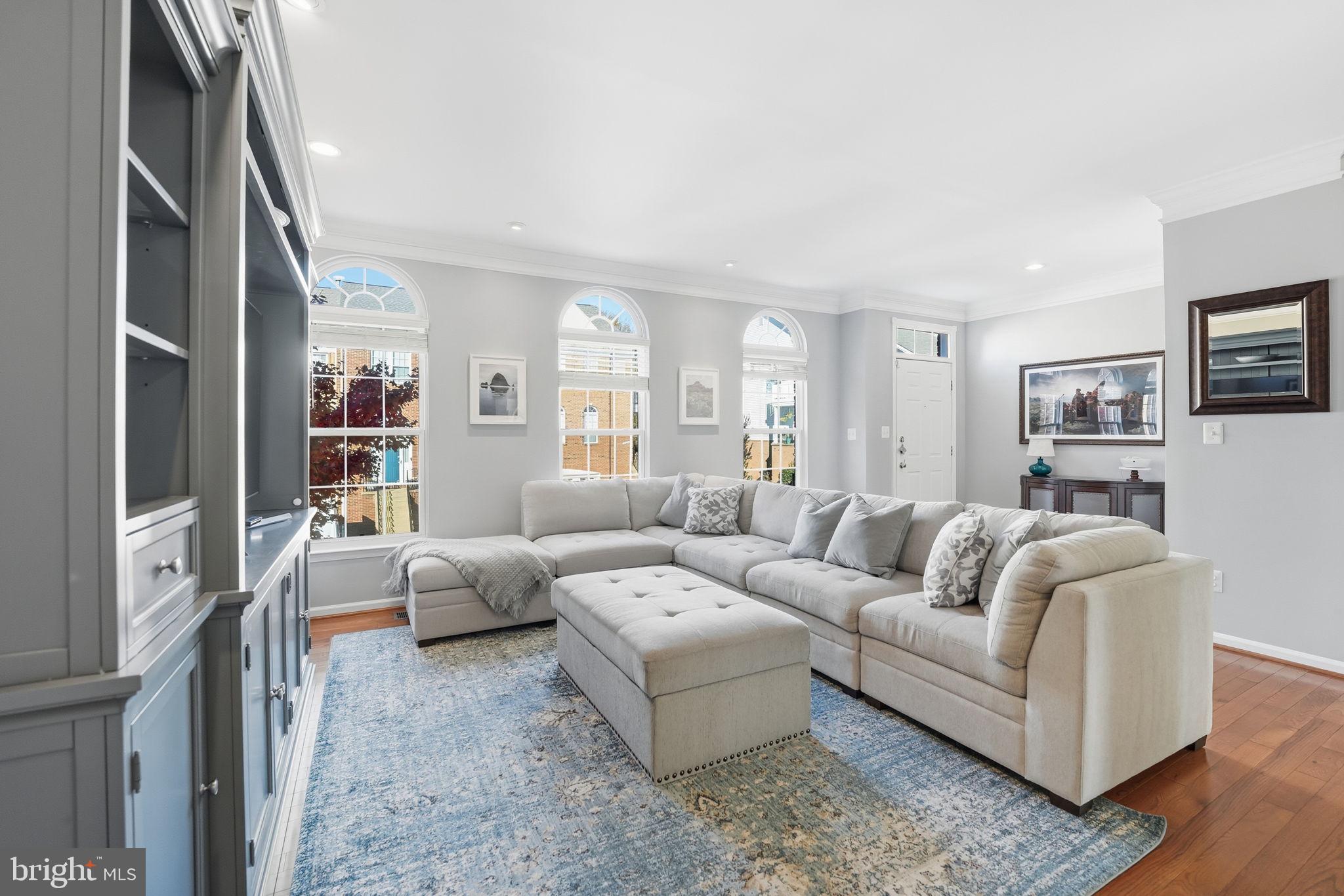 21480 TROWBRIDGE SQUARE