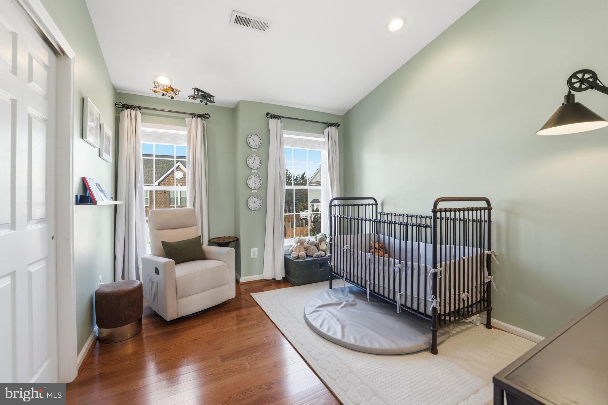 21480 TROWBRIDGE SQUARE