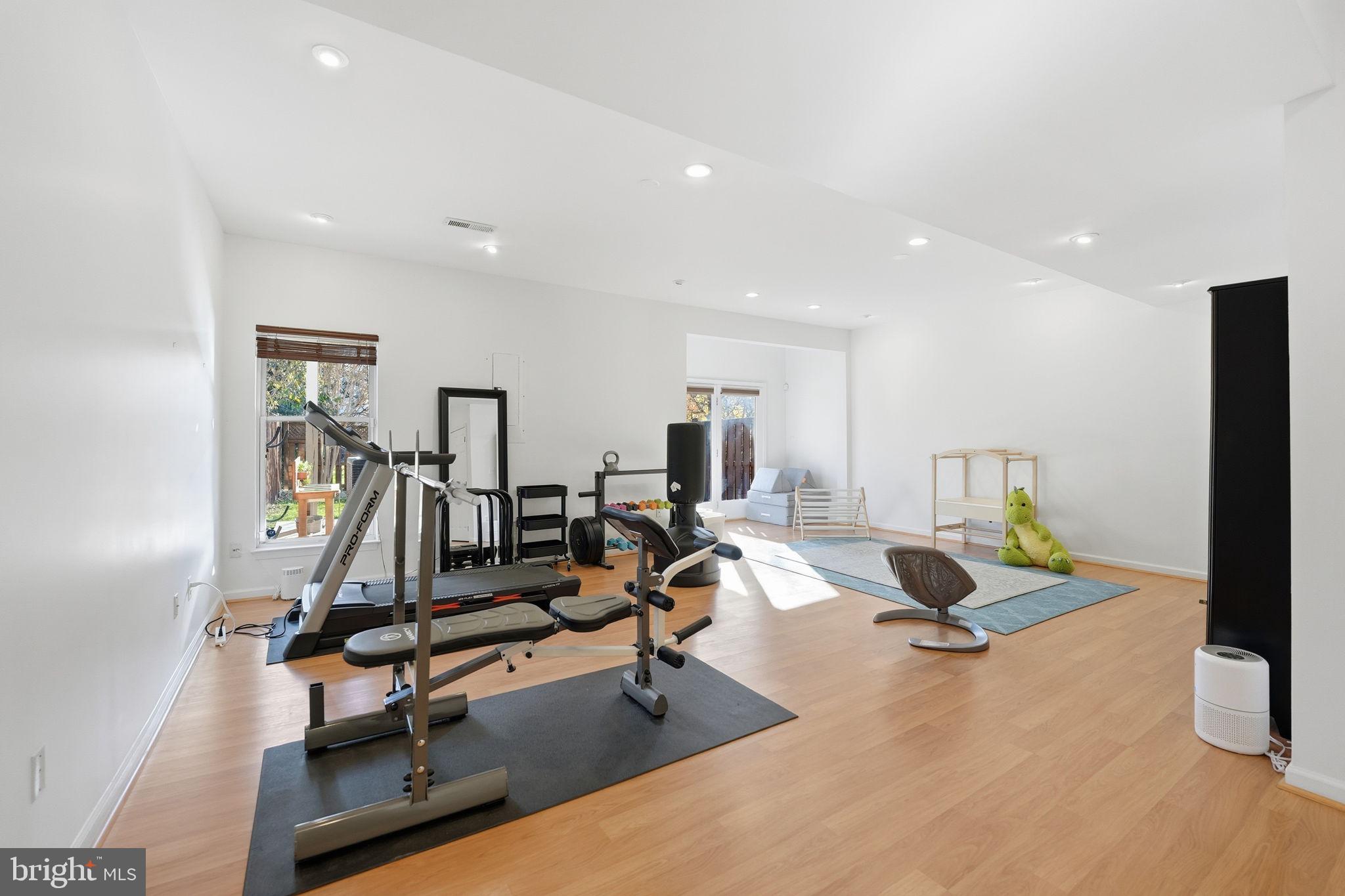 21480 TROWBRIDGE SQUARE