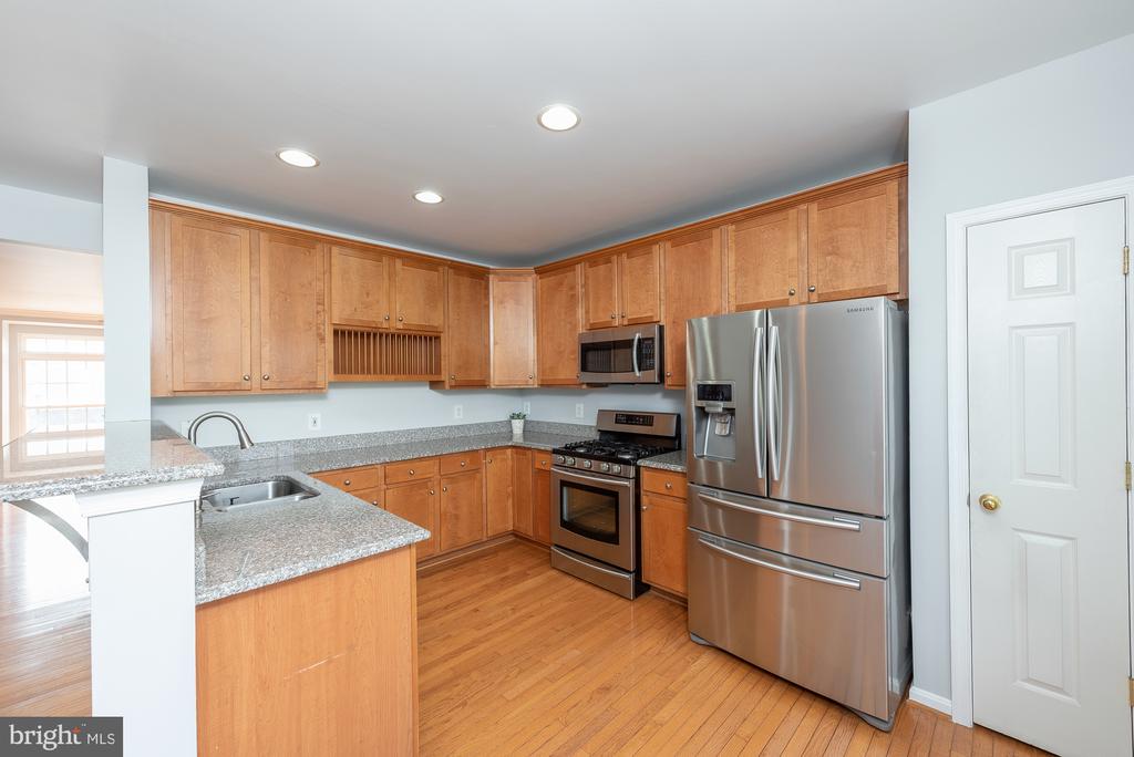 42724 ROLLING ROCK SQUARE