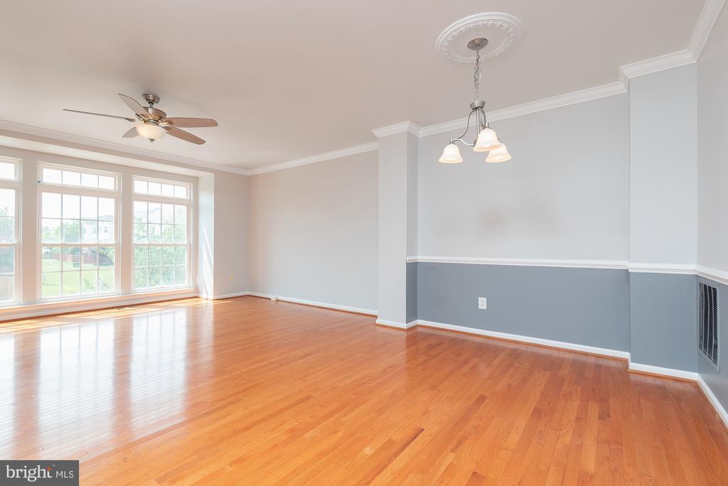 42724 ROLLING ROCK SQUARE