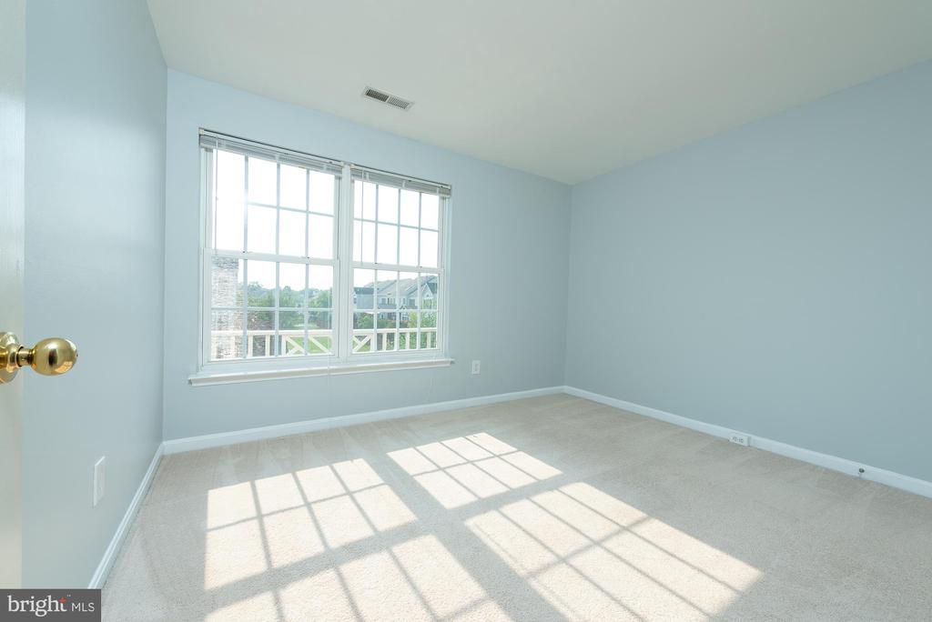 42724 ROLLING ROCK SQUARE