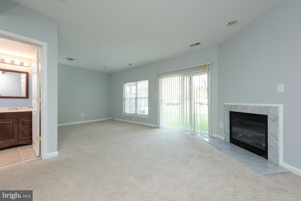 42724 ROLLING ROCK SQUARE