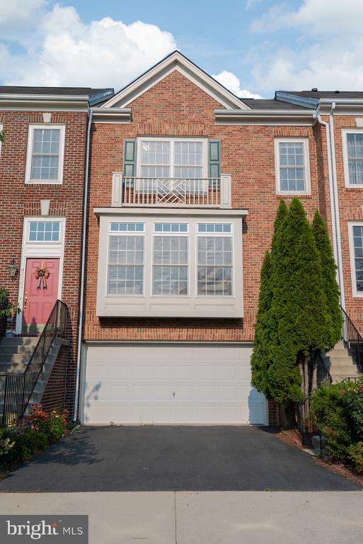 42724 ROLLING ROCK SQUARE