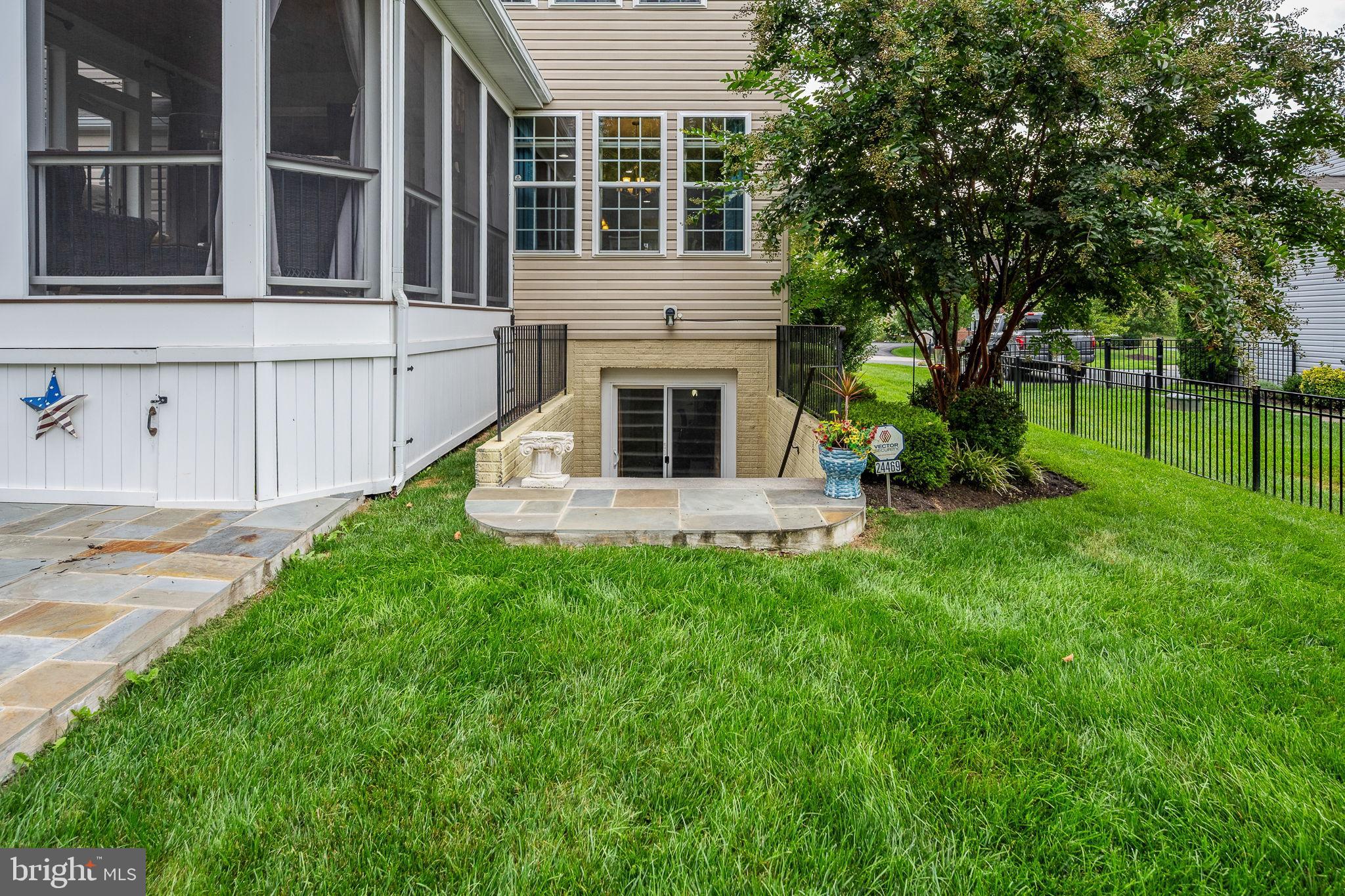 24469 ISLAND POOL COURT