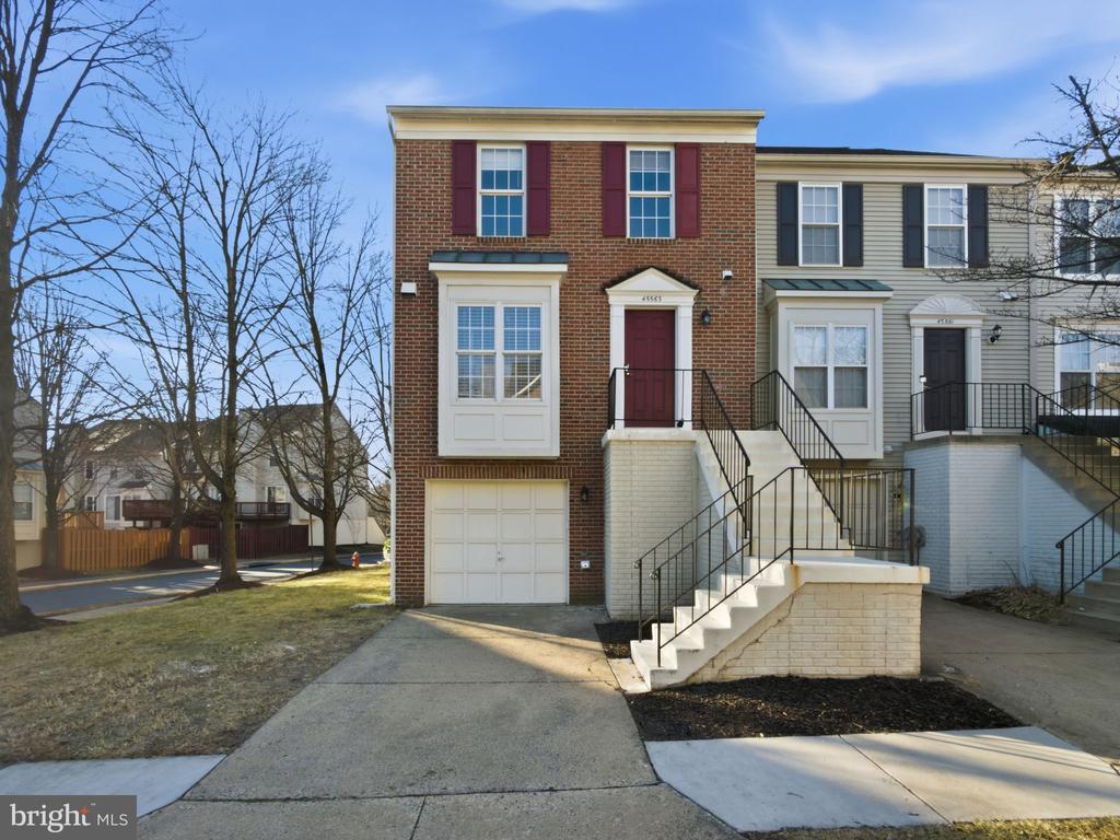 45563 WHITCOMB SQUARE