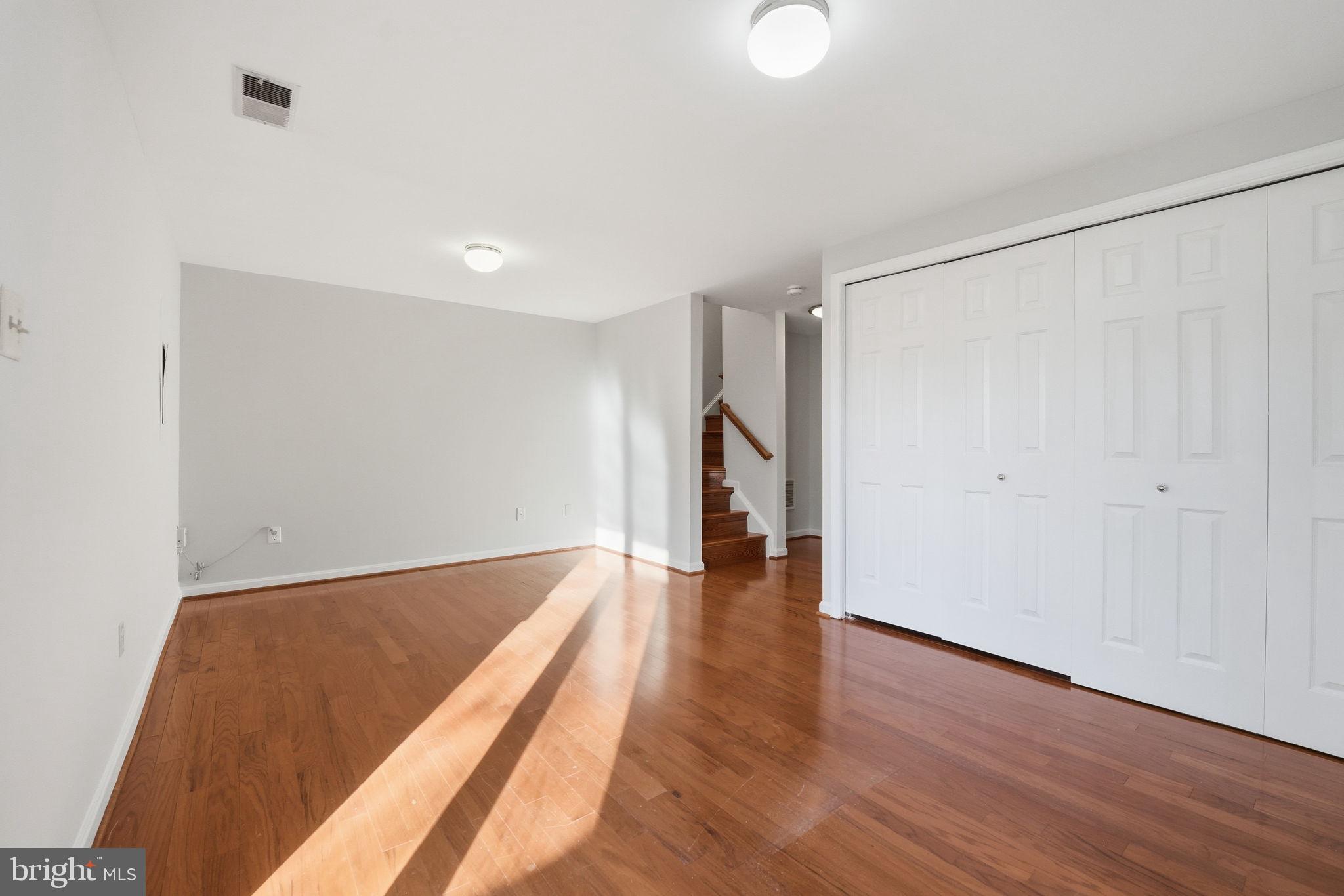 45563 WHITCOMB SQUARE