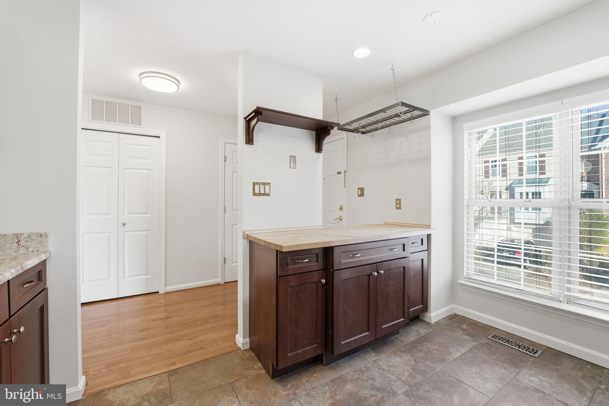 45563 WHITCOMB SQUARE