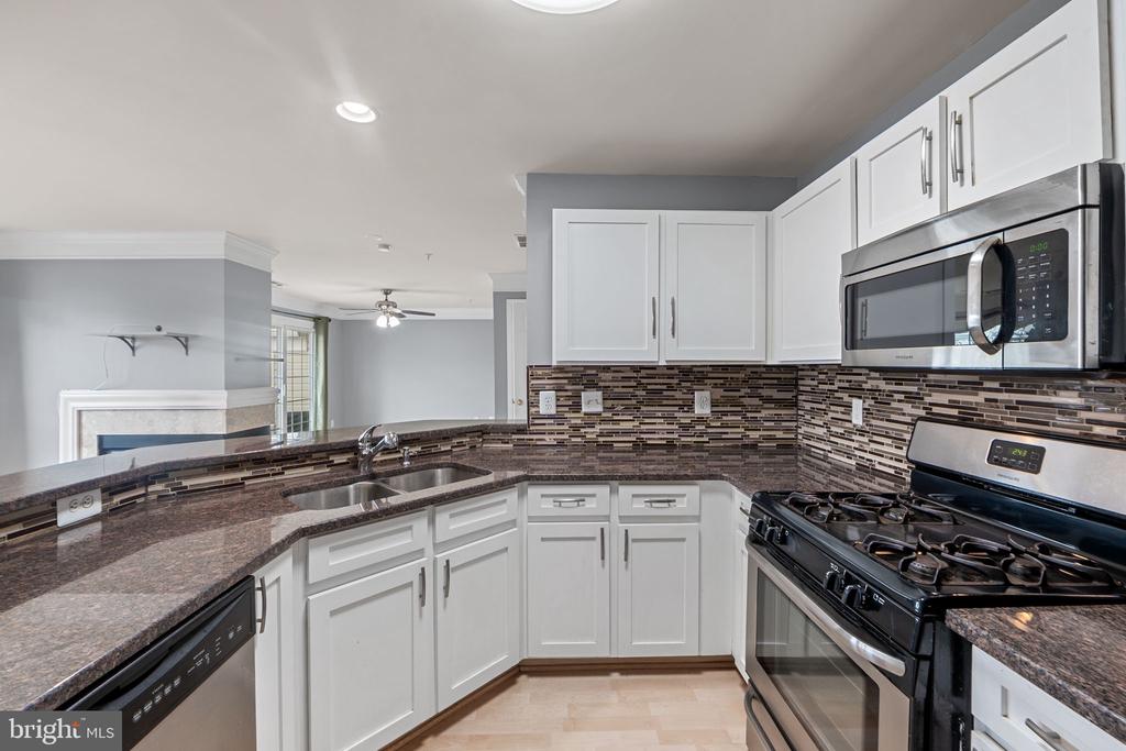 46966 COURTYARD SQUARE 301