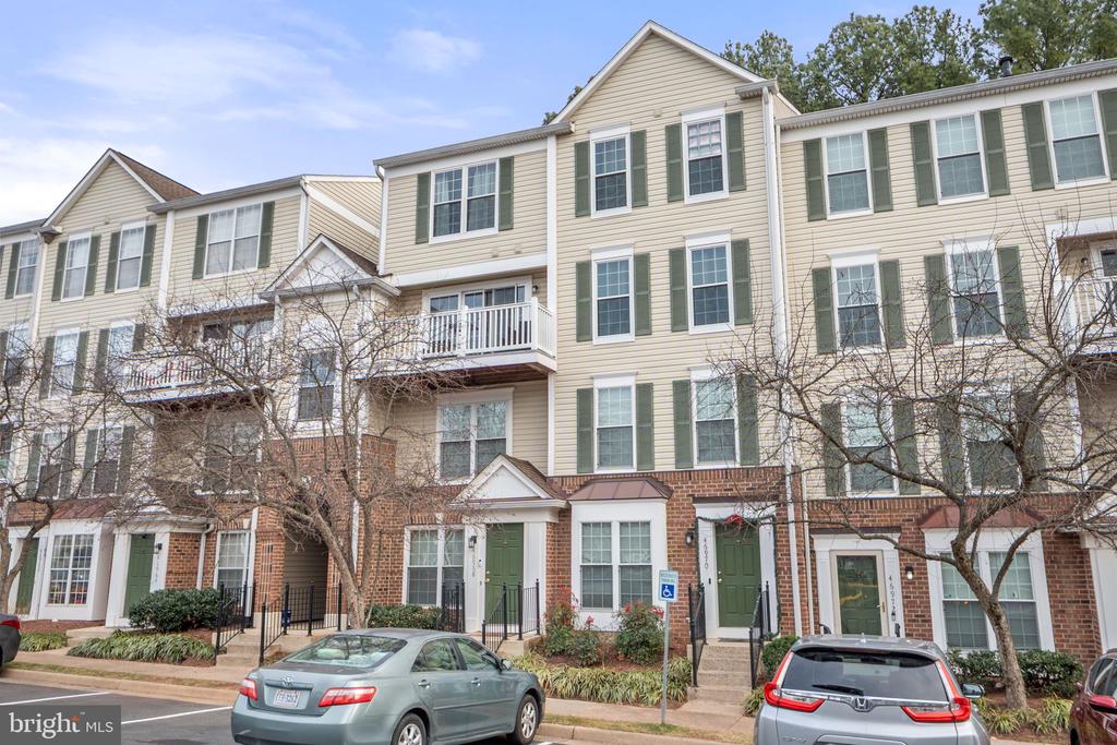 46966 COURTYARD SQUARE 301