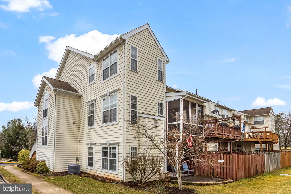 20627 GLENMERE SQUARE