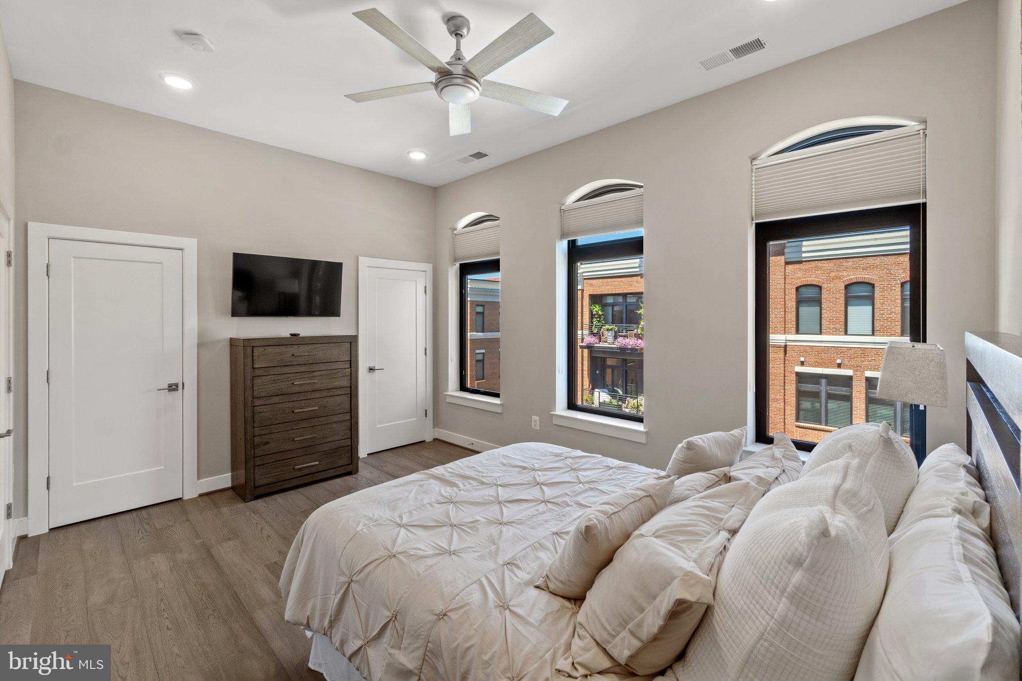 5 STATIONMASTER STREET SE 400