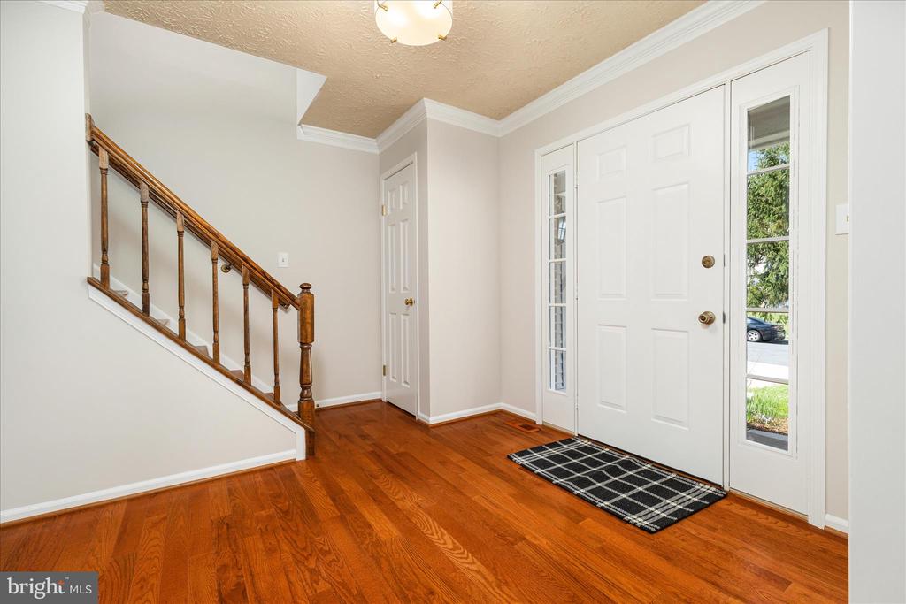 204 PIN OAK COURT