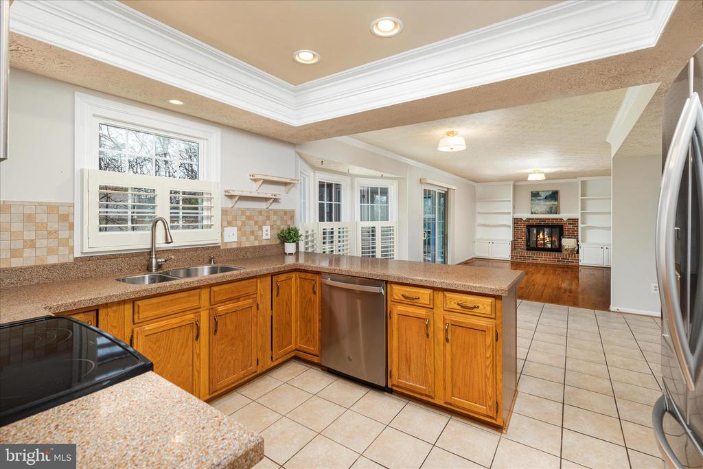 204 PIN OAK COURT