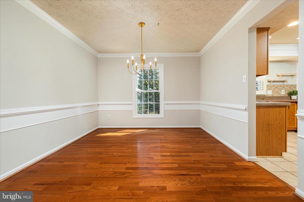 204 PIN OAK COURT