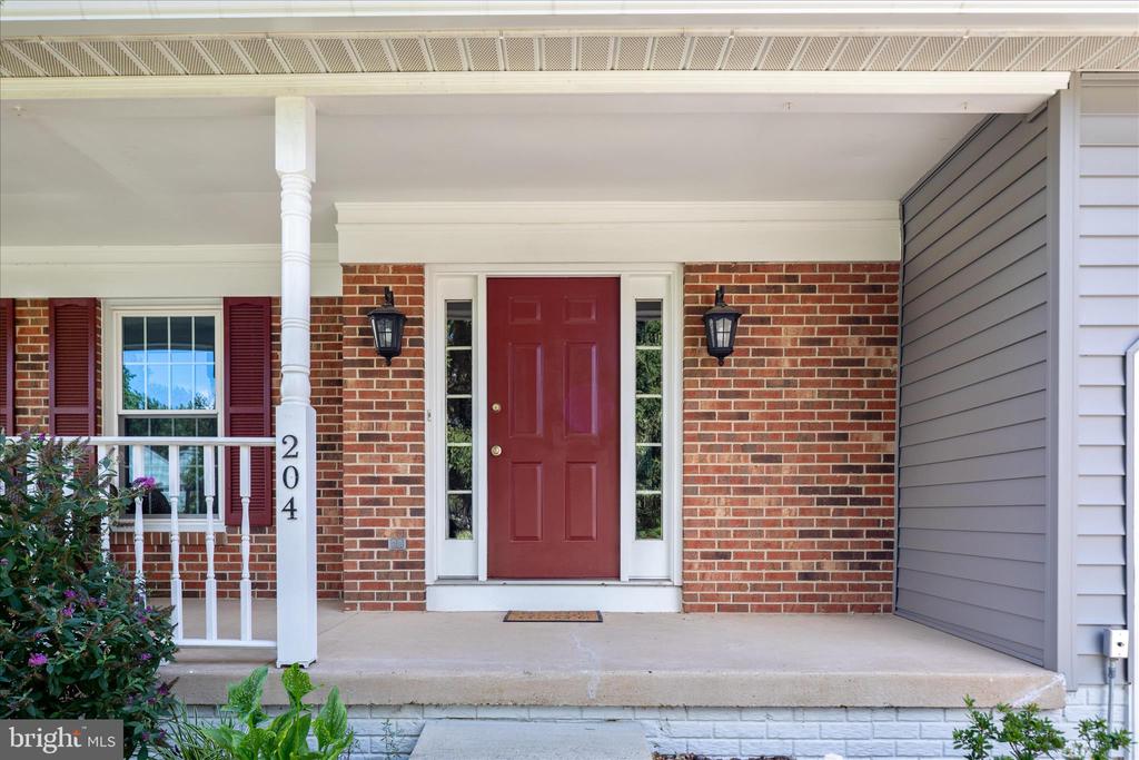 204 PIN OAK COURT
