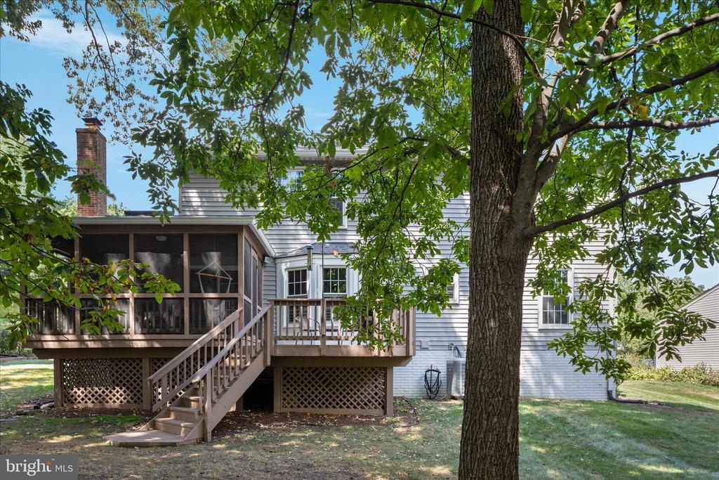 204 PIN OAK COURT