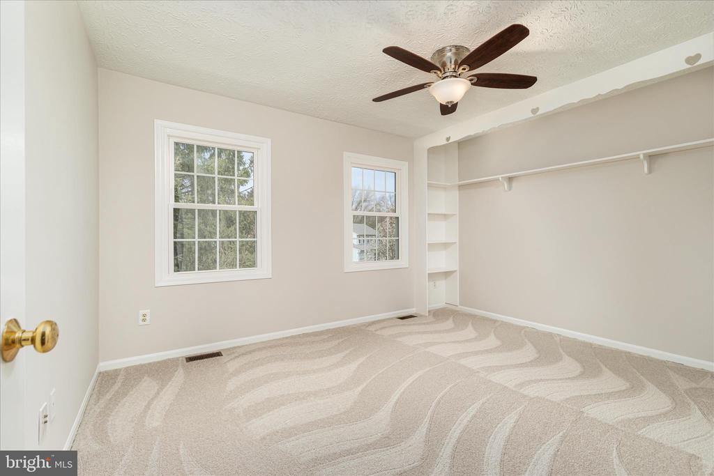 204 PIN OAK COURT