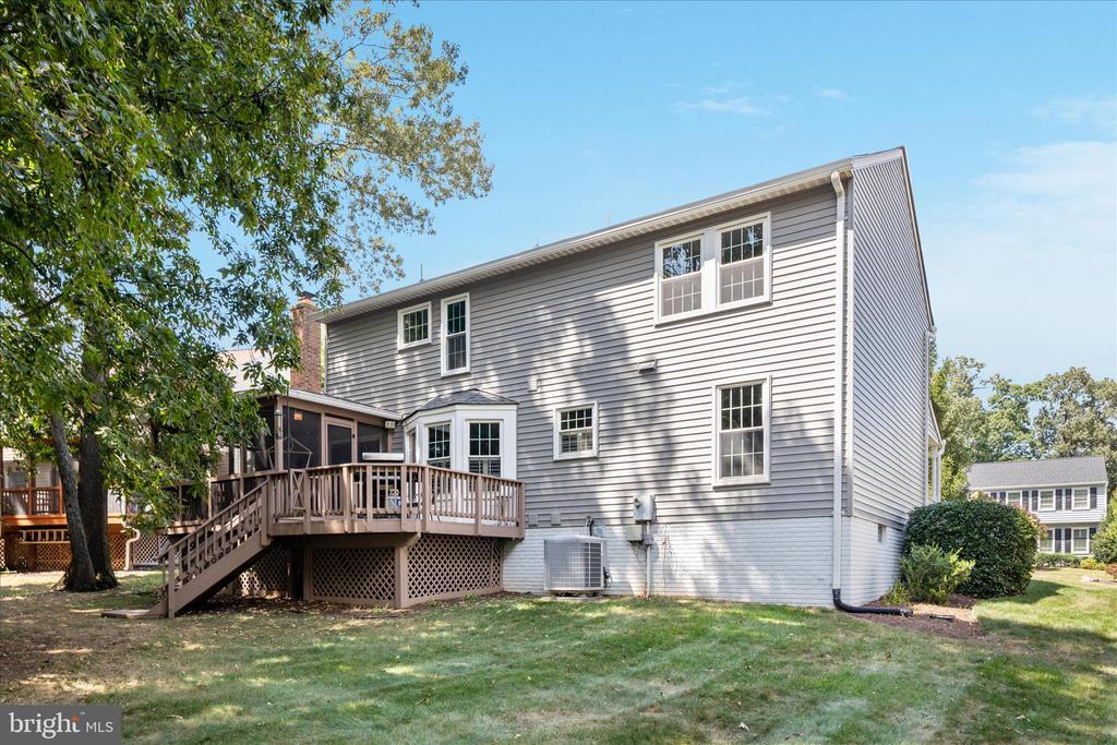 204 PIN OAK COURT