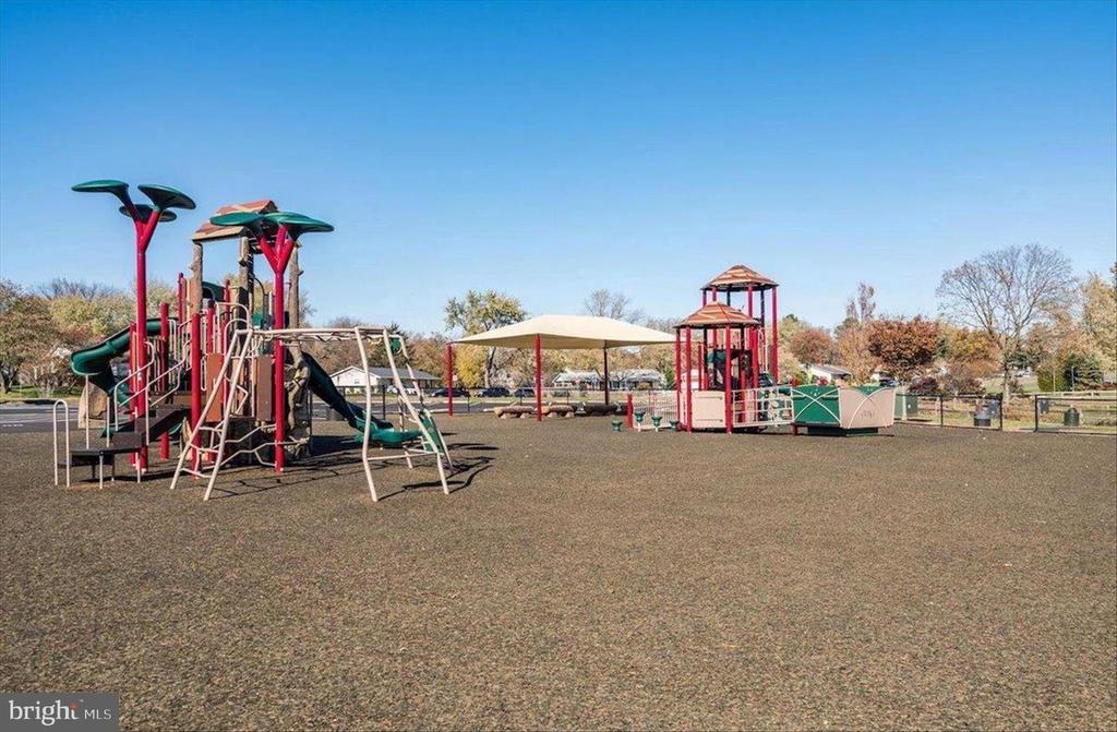 204 PIN OAK COURT