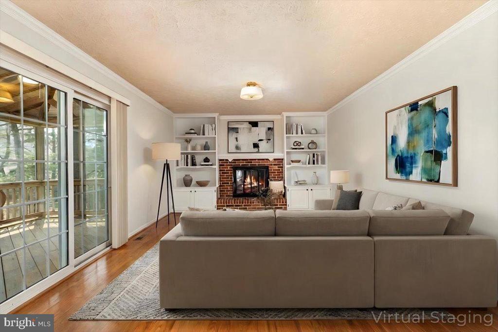 204 PIN OAK COURT