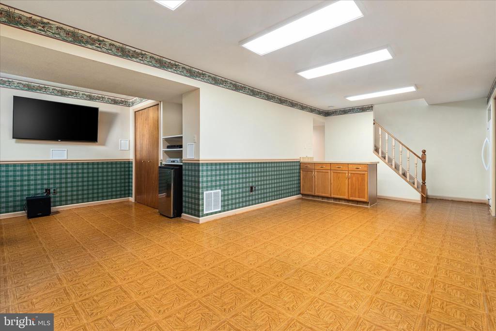 204 PIN OAK COURT