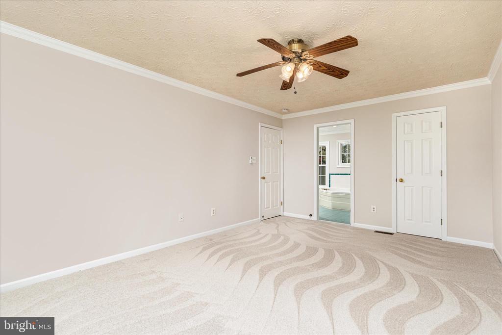 204 PIN OAK COURT