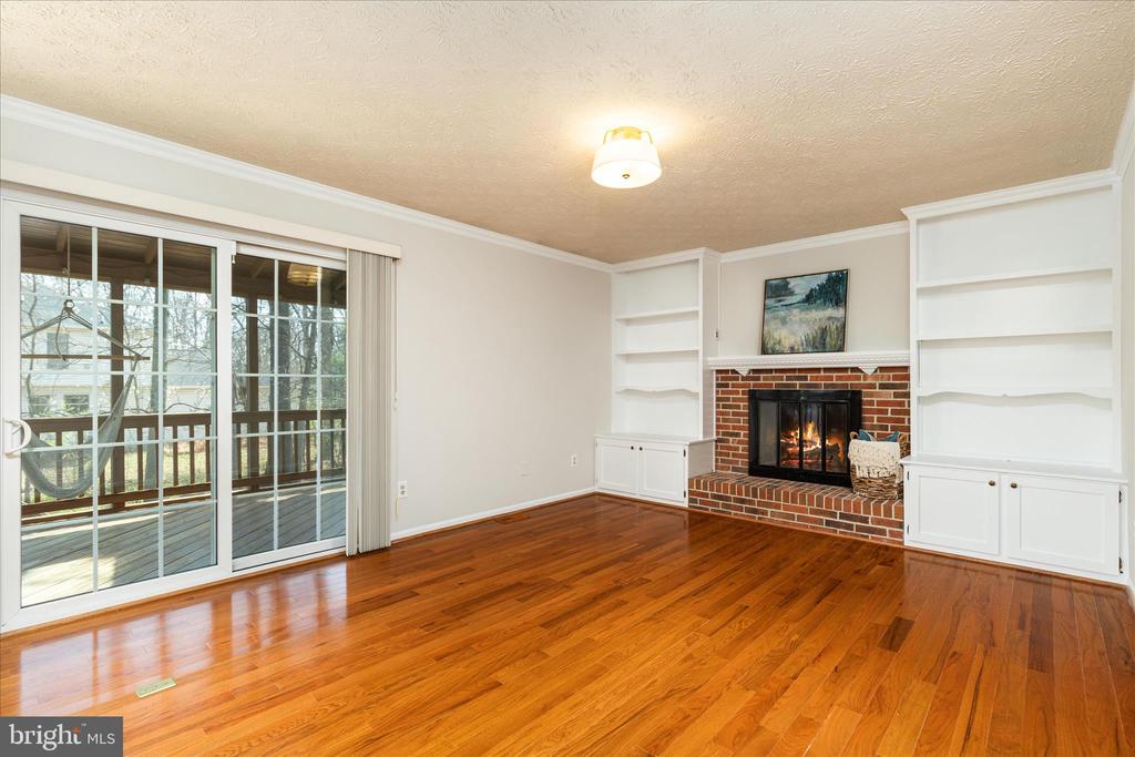 204 PIN OAK COURT