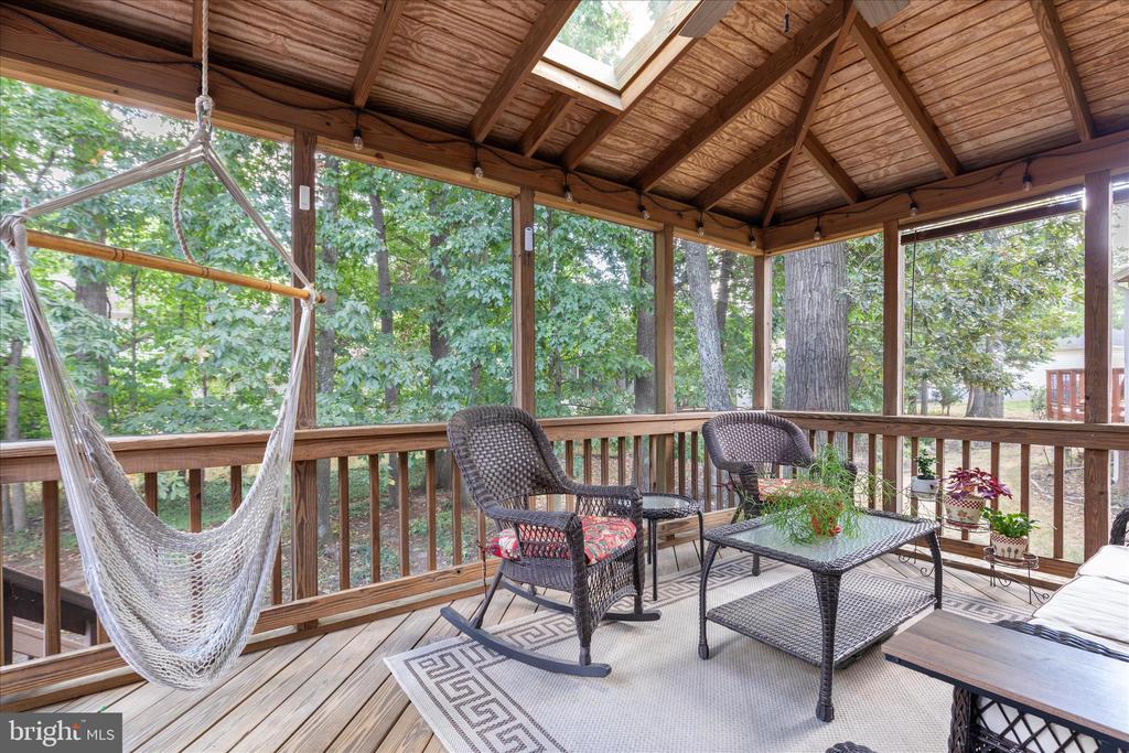 204 PIN OAK COURT