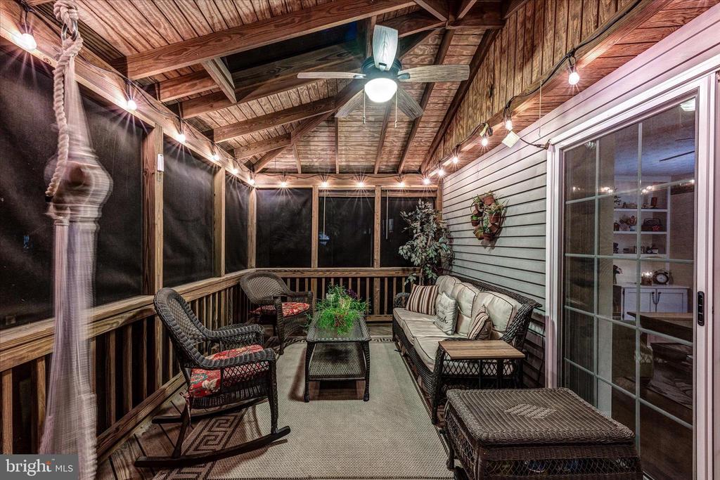 204 PIN OAK COURT