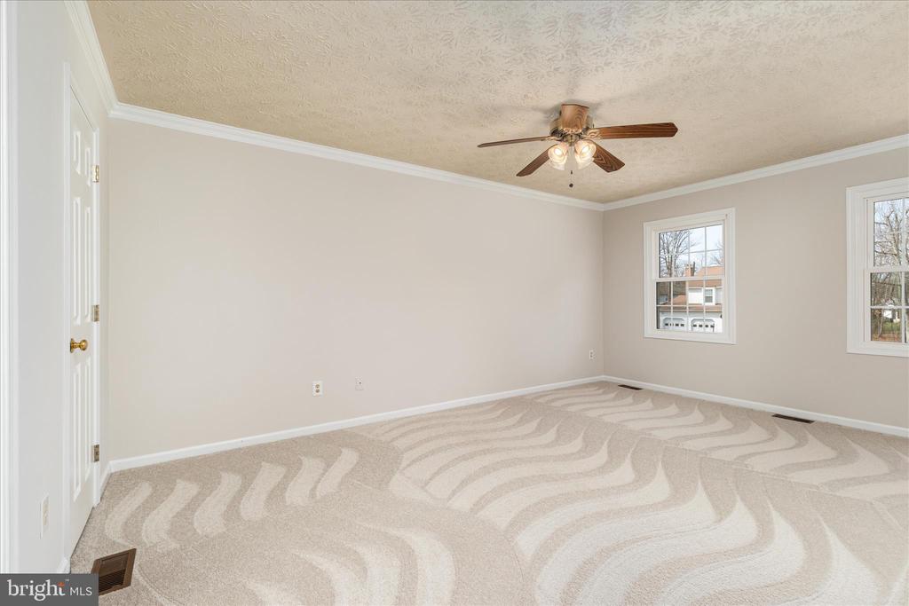 204 PIN OAK COURT