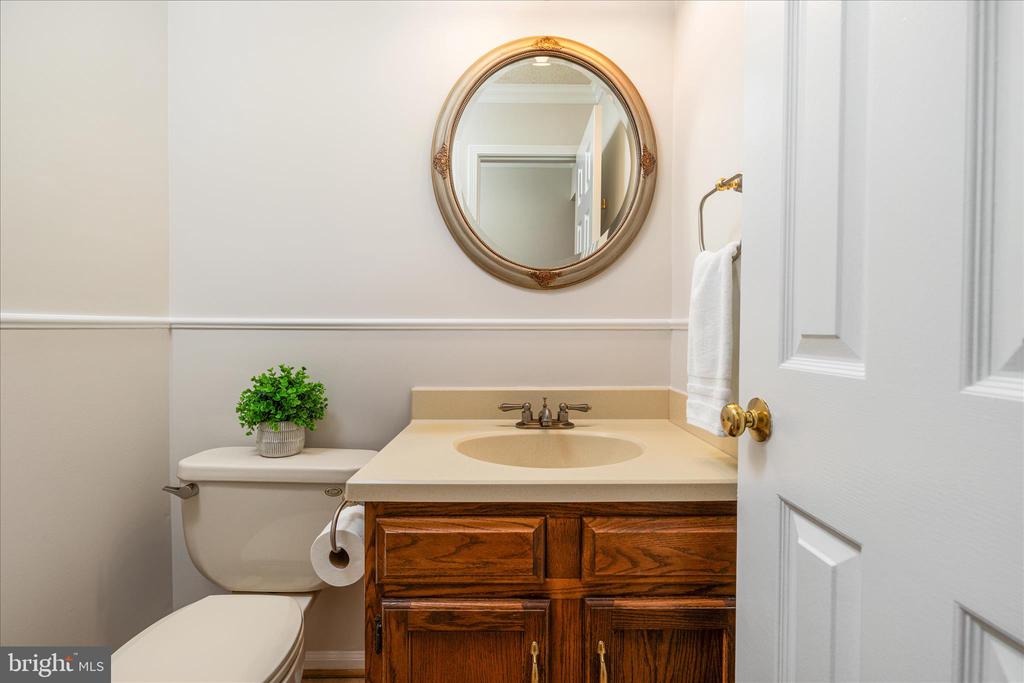 204 PIN OAK COURT