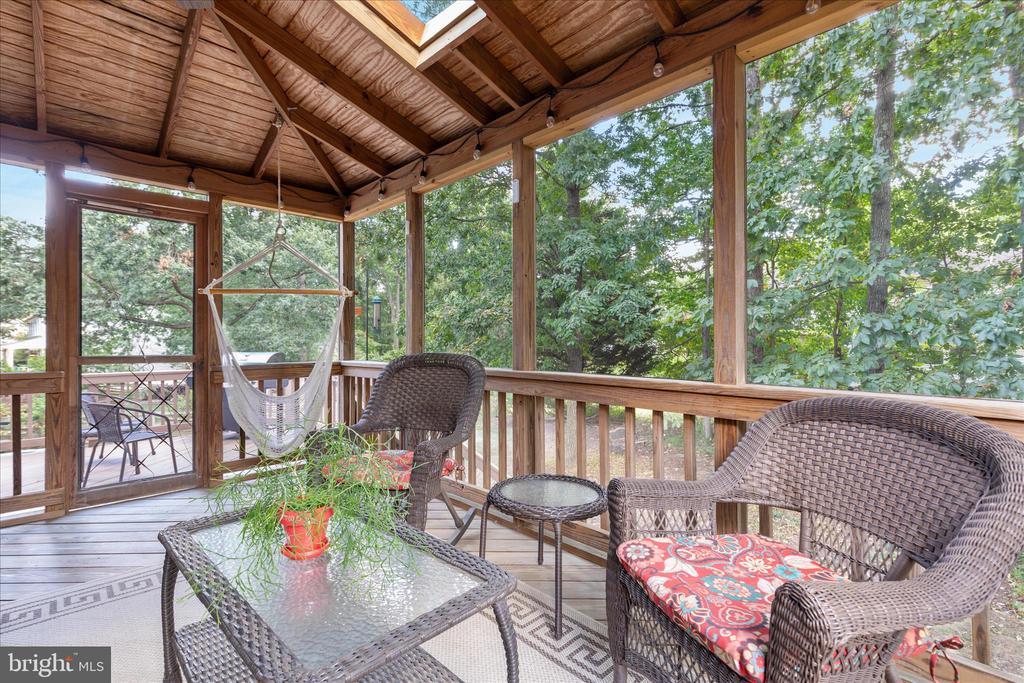 204 PIN OAK COURT
