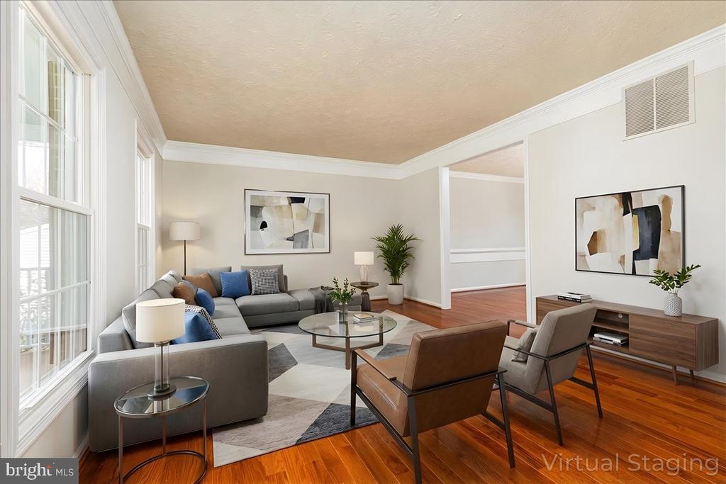 204 PIN OAK COURT