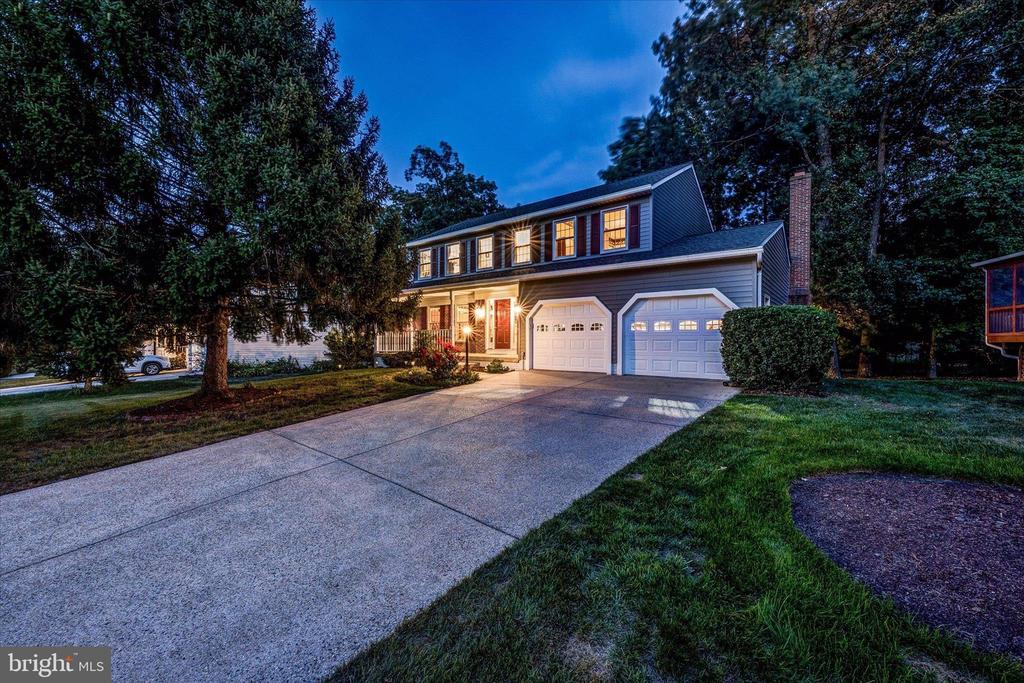 204 PIN OAK COURT
