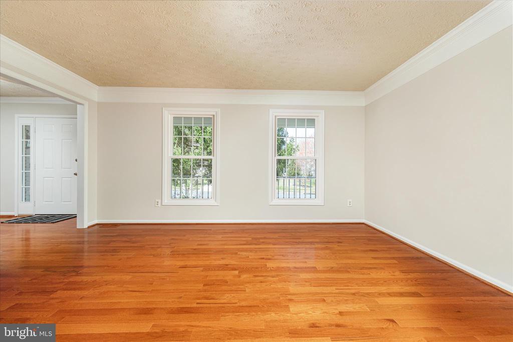 204 PIN OAK COURT