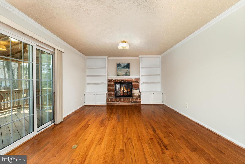 204 PIN OAK COURT