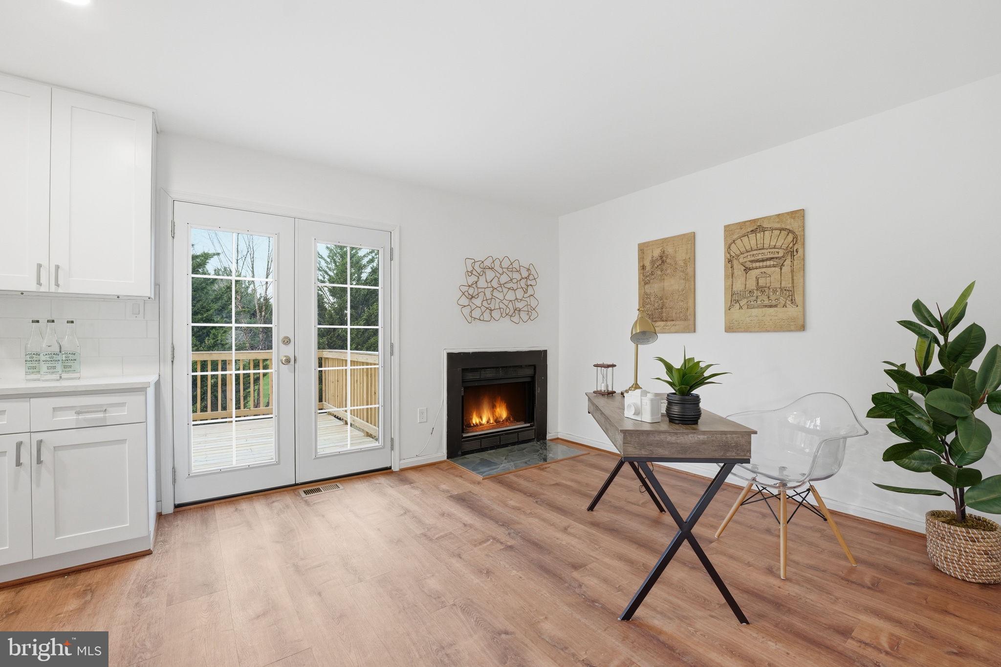 46944 TRUMPET CIRCLE