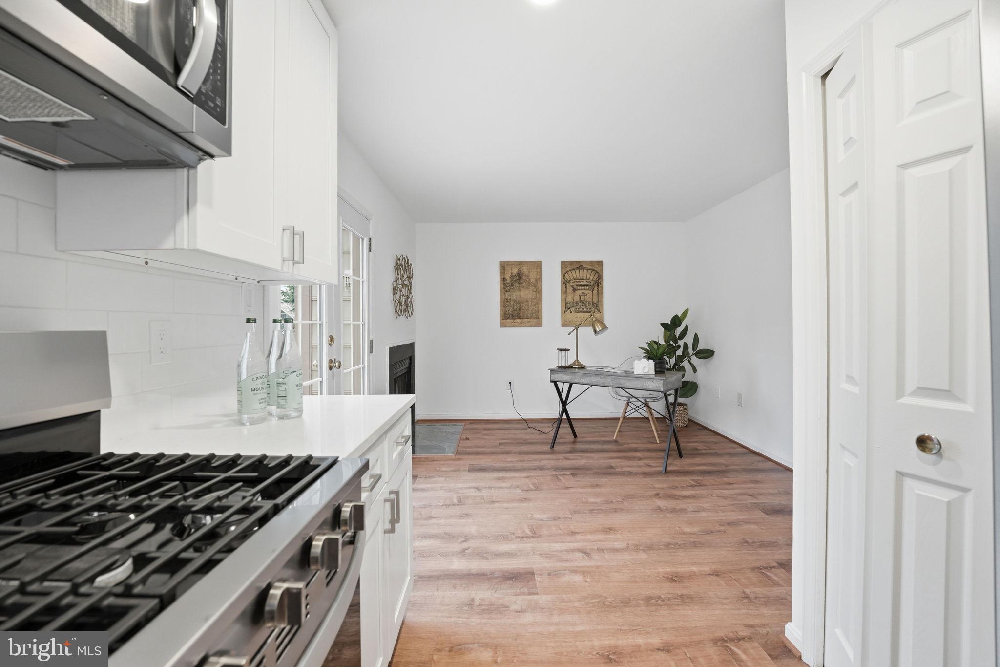 46944 TRUMPET CIRCLE