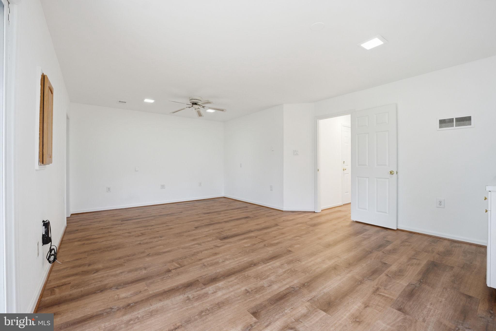 46944 TRUMPET CIRCLE