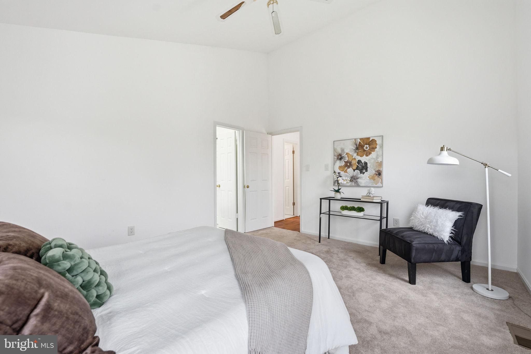 46944 TRUMPET CIRCLE