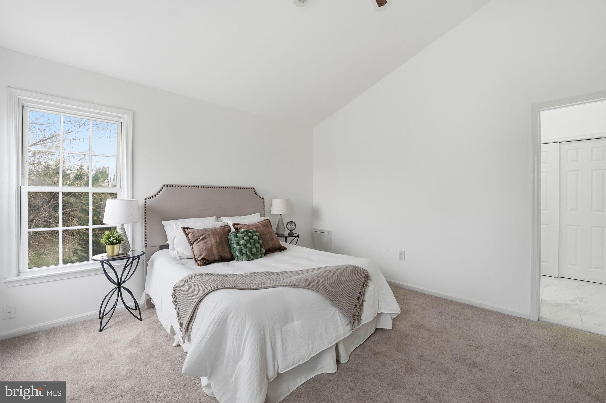 46944 TRUMPET CIRCLE