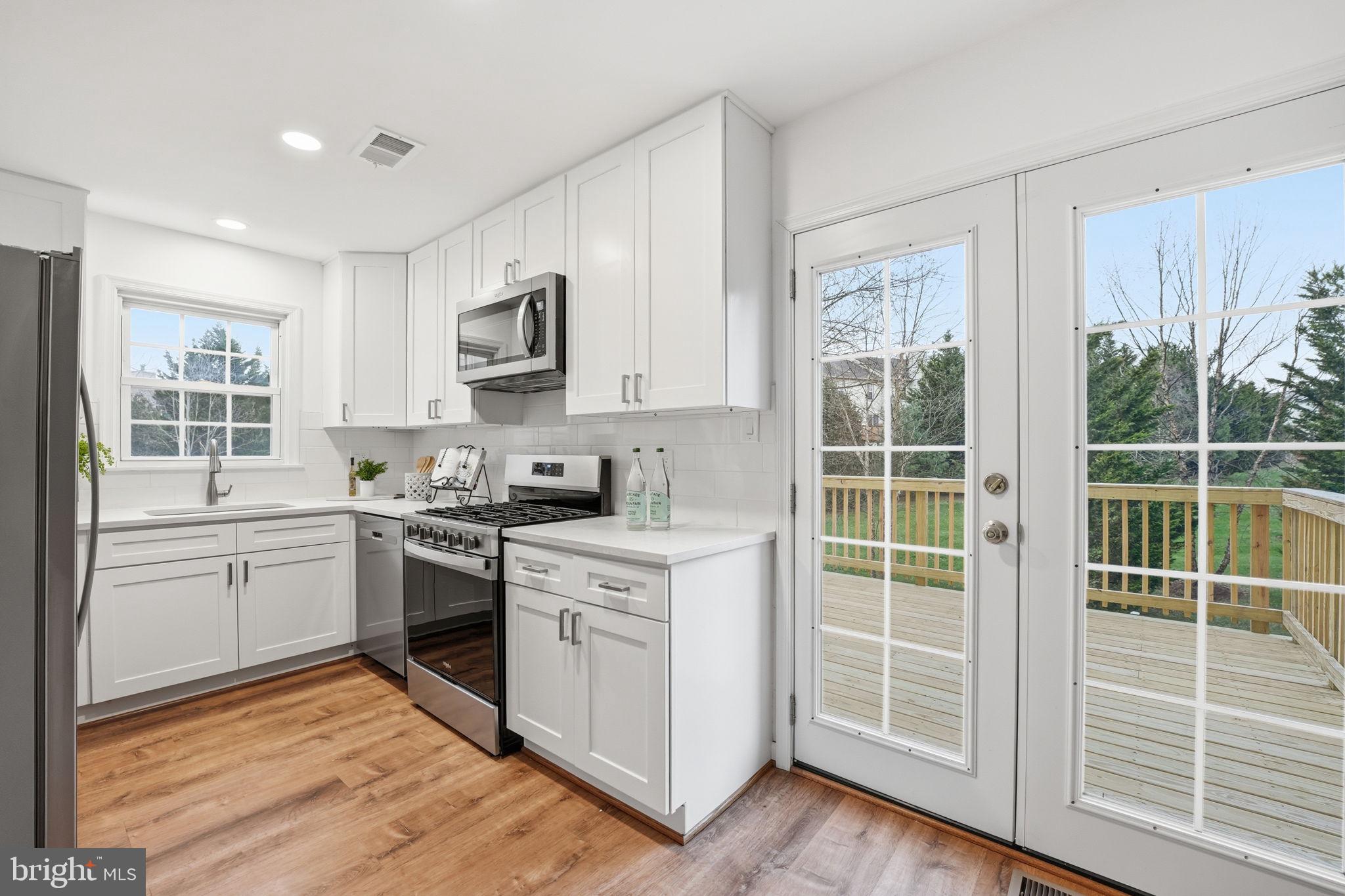 46944 TRUMPET CIRCLE