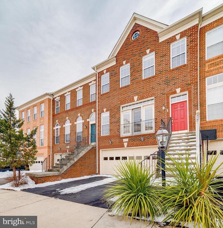 22072 AVONWORTH SQUARE