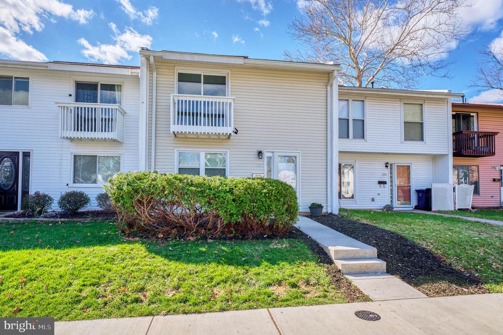 253 WILLOW TERRACE