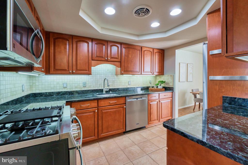 253 WILLOW TERRACE
