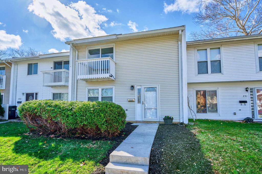 253 WILLOW TERRACE
